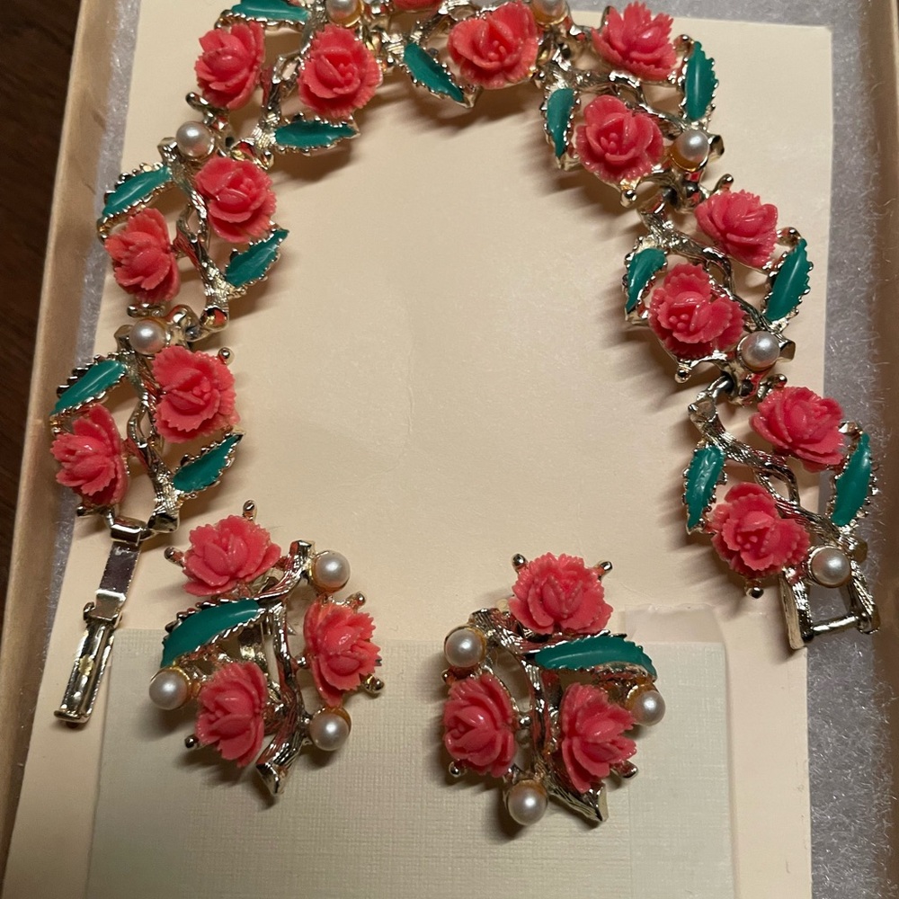 Floral Jewelry Set with coral Roses and Green Leaves